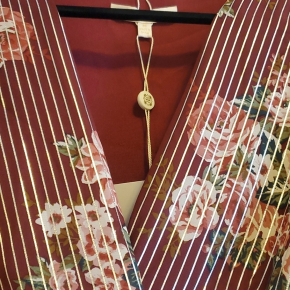 NWT stunning floral top - Picture 3 of 11